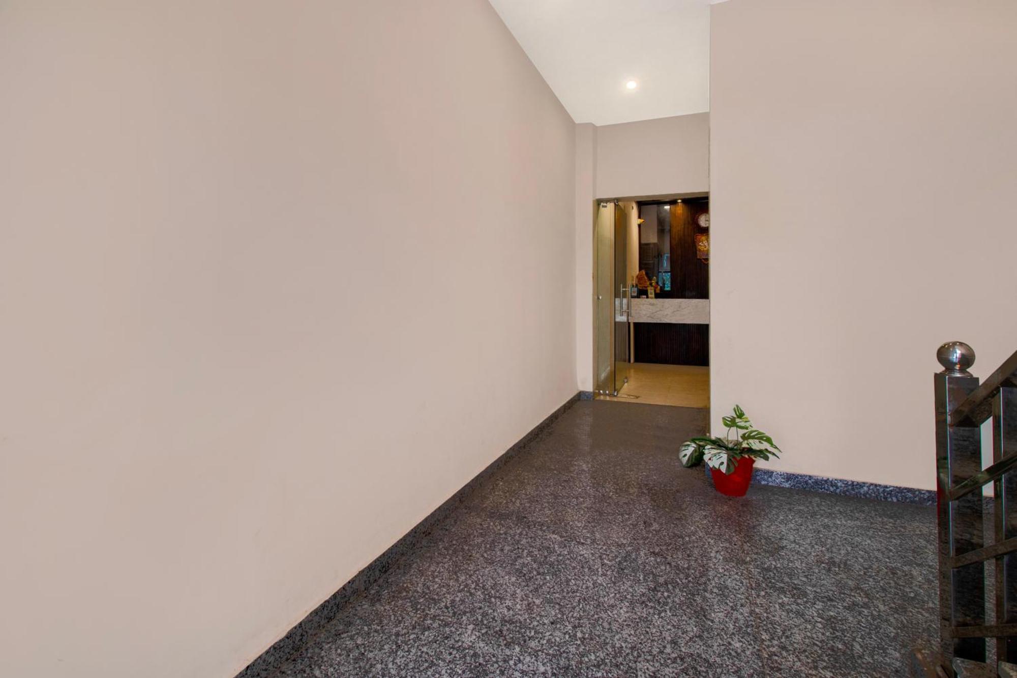 Hotel O Om Pushp Residency 马图拉 外观 照片
