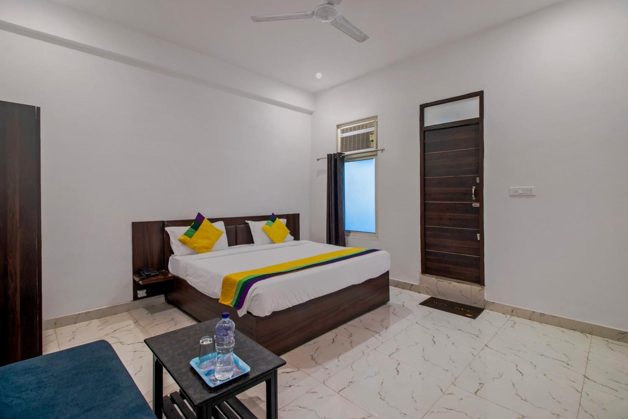 Hotel O Om Pushp Residency 马图拉 外观 照片