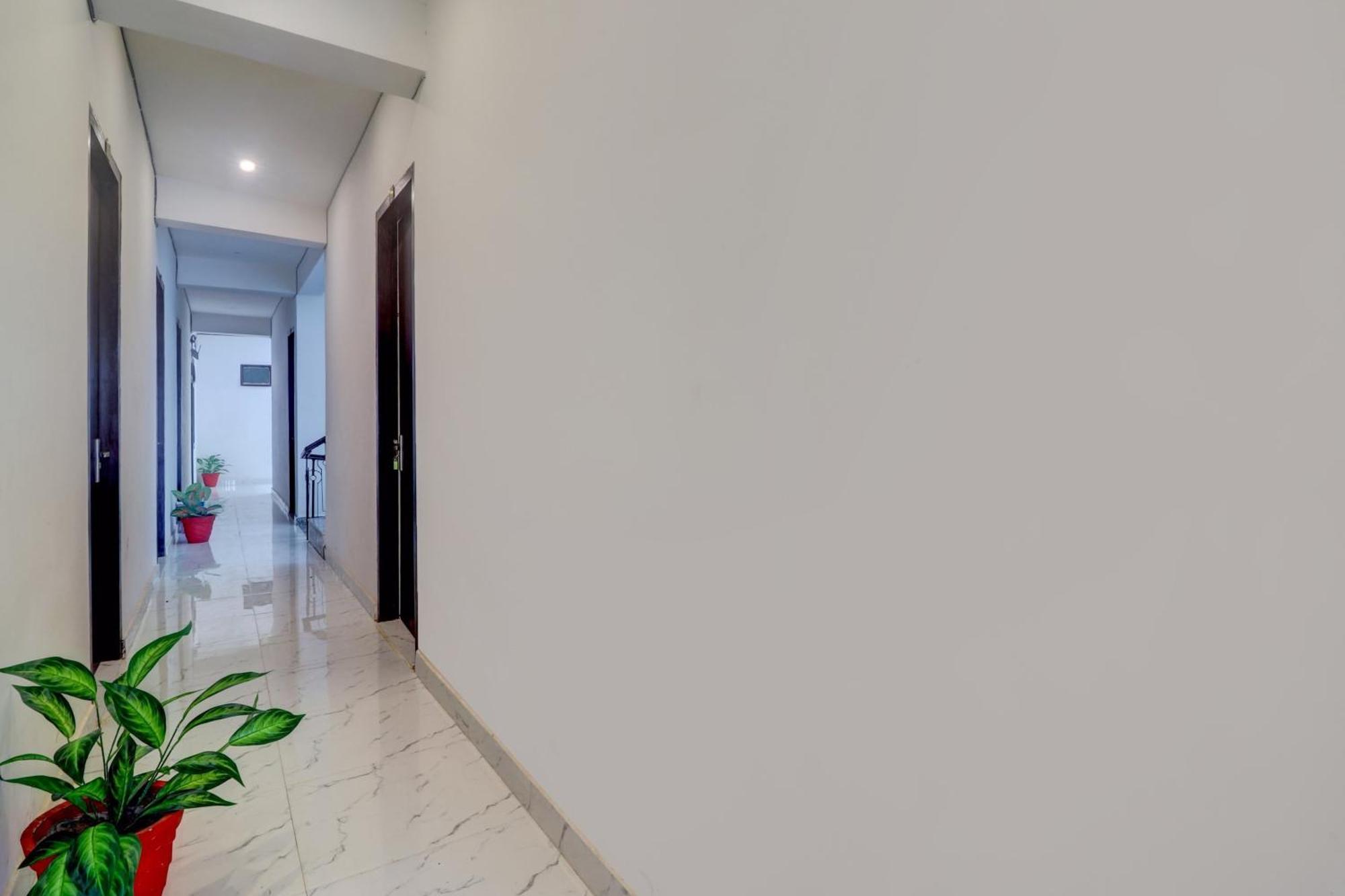 Hotel O Om Pushp Residency 马图拉 外观 照片