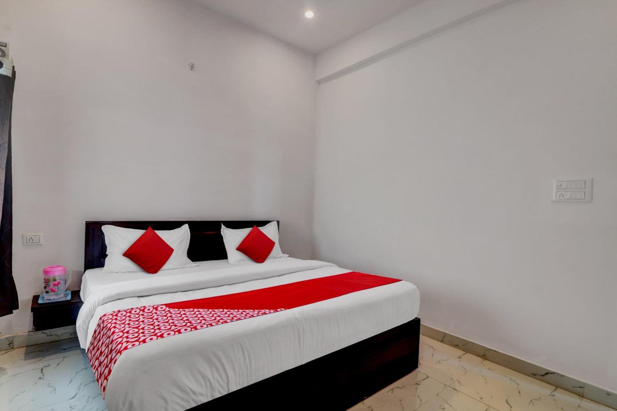 Hotel O Om Pushp Residency 马图拉 外观 照片